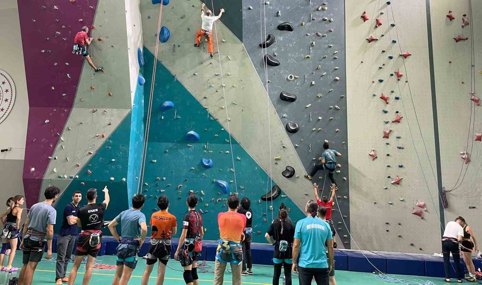 Karslı dağcılardan Kars&rsquo;a Spor Tırmanış hakemliği
