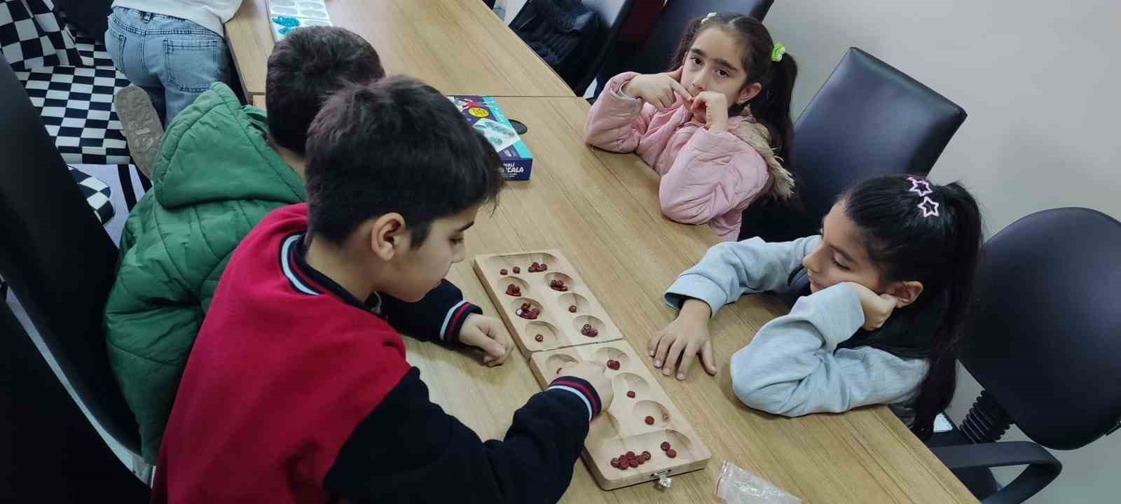 Elazığ&rsquo;da gen&ccedil;lik merkezleri ile gelecek inşa ediliyor
