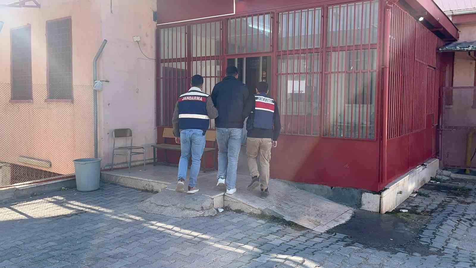 &rsquo;Dolandırıcılık&rsquo; su&ccedil;undan 19 yıl hapis cezası olan şahıs yakalandı
