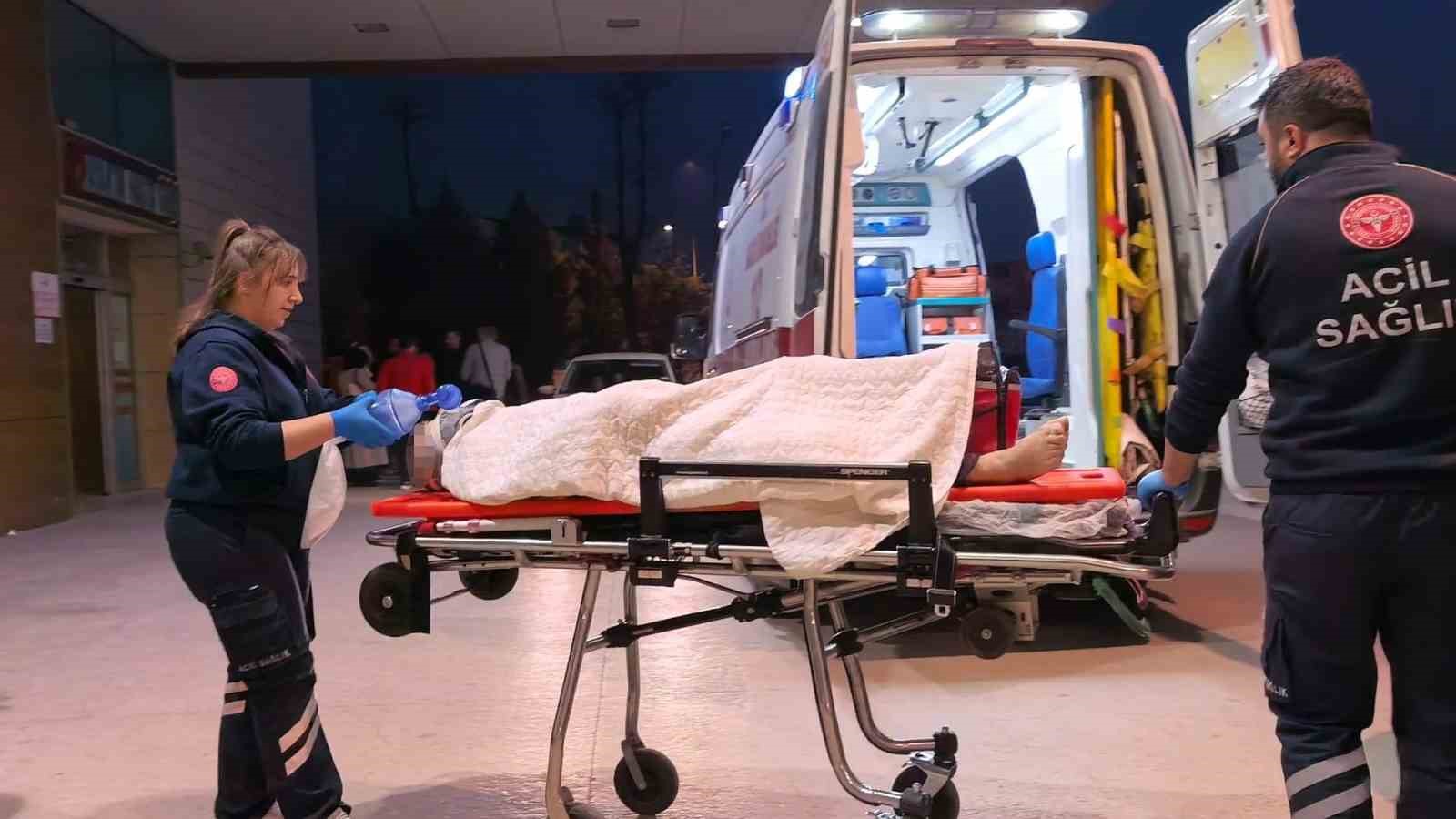 Merdiven boşluğuna d&uuml;şen yaşlı adam ağır yaralandı
