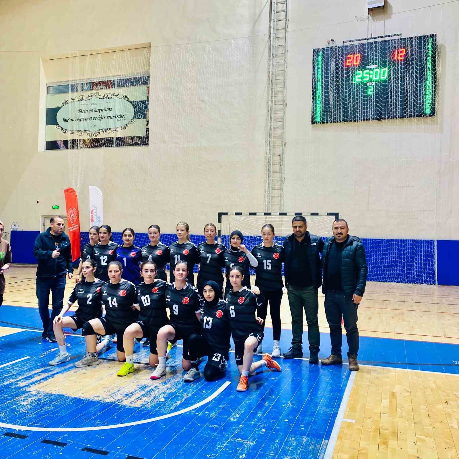 Ağrı Spor Lisesi hentbolda T&uuml;rkiye yarı finallerine y&uuml;kseldi
