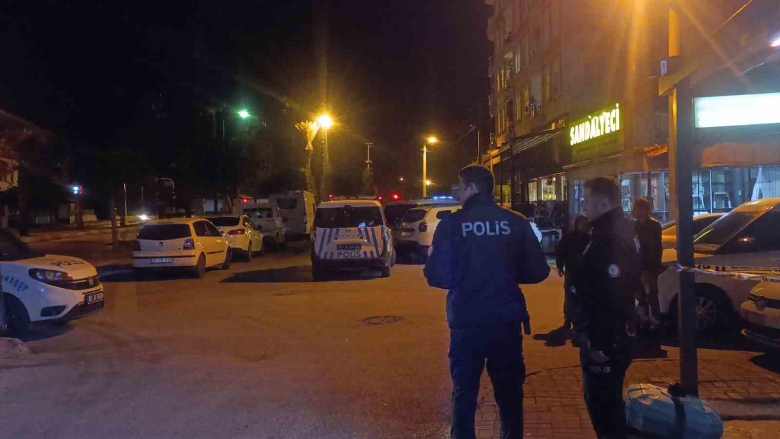 Antalya&rsquo;da markette cinayet: 2 &ouml;l&uuml;
