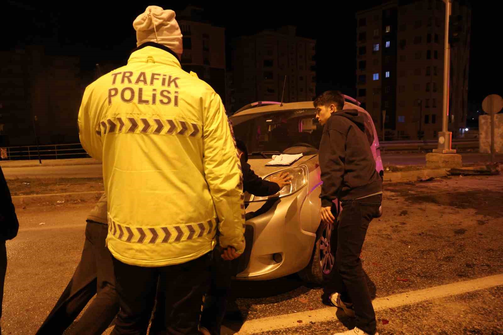 Baba yadigarı otomobil hurdaya d&ouml;nd&uuml;: 2 yaralı
