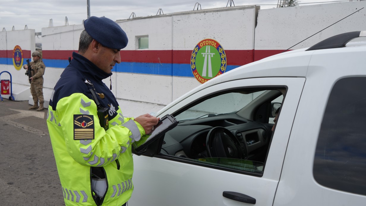 Karayollarının huzur ve g&uuml;venliği Otoyol Jandarma Timlerine emanet