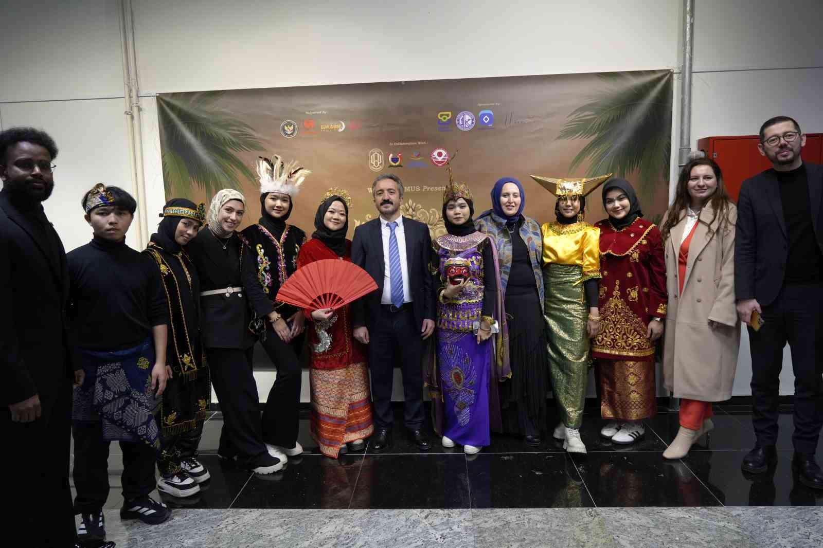 G&uuml;m&uuml;şhane&rsquo;de Endonezya r&uuml;zg&acirc;rı esti
