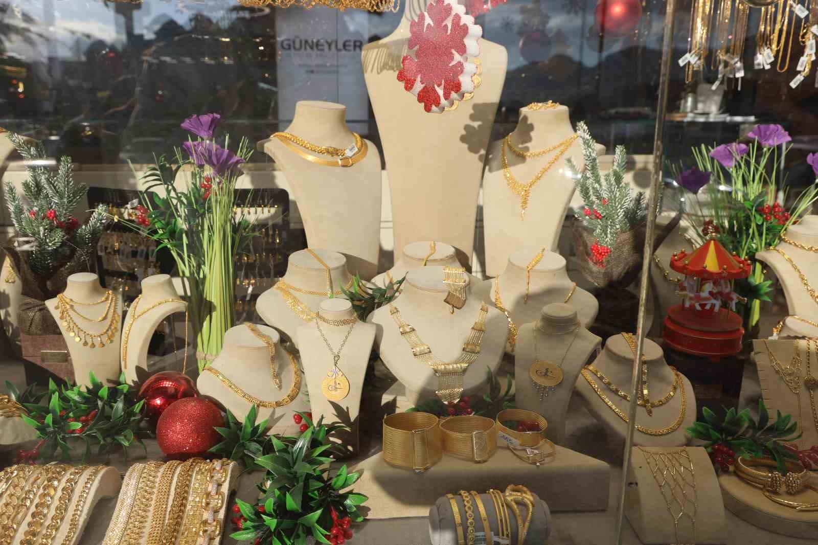 Savaşlardan ve kaostan beslenerek fiyatı y&uuml;kselen altının 2026 yılında da y&uuml;kselişini s&uuml;rd&uuml;rmesi bekleniyor
