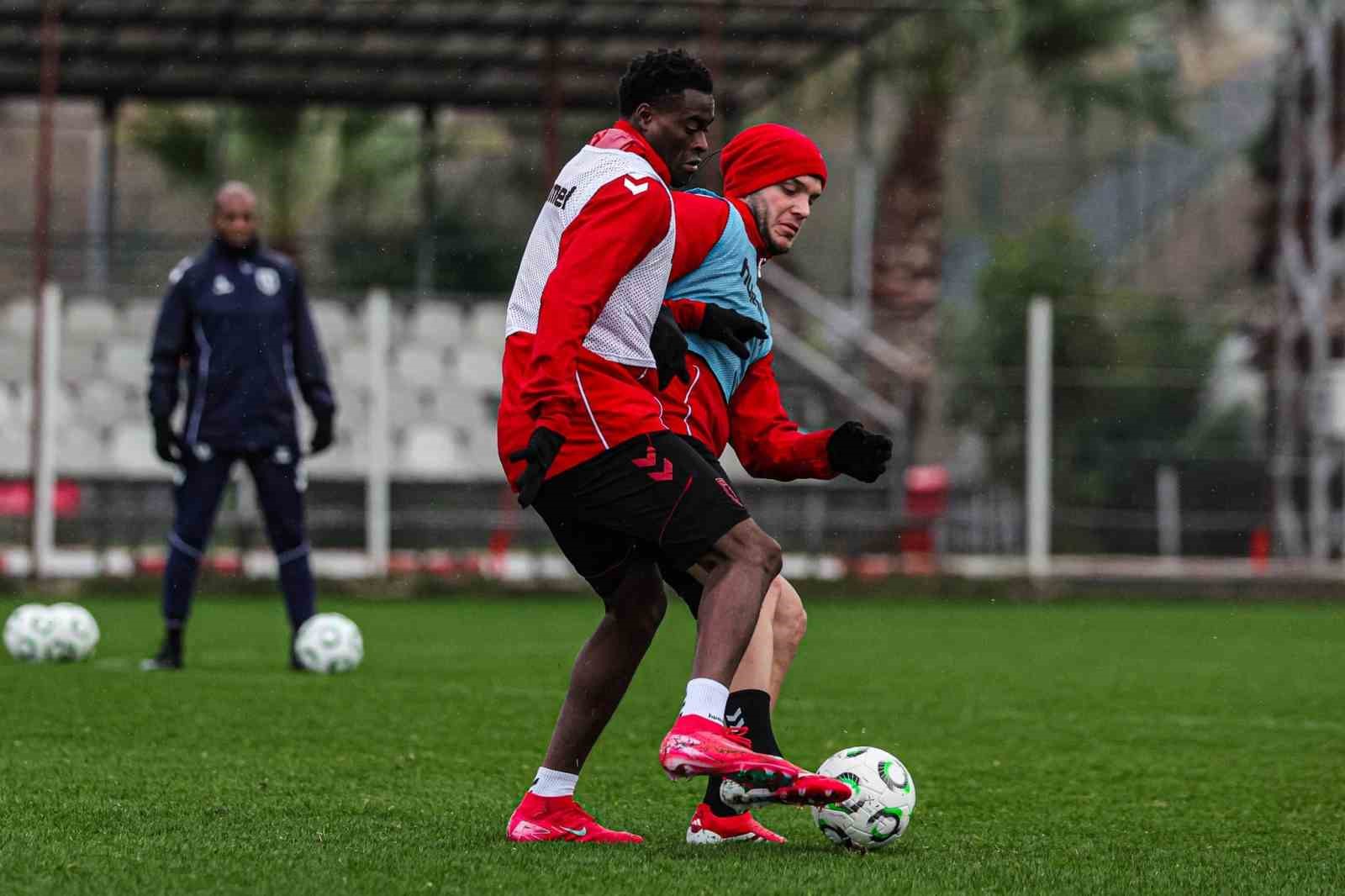 Samsunspor, 7 ma&ccedil;lık galibiyet hasretini sonlandırmak istiyor
