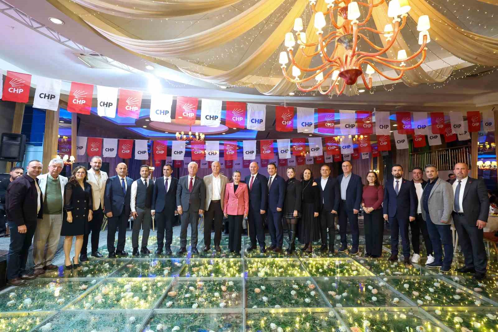 Başkan Vekili &Ouml;zdemir: "Alanya&rsquo;yı hak ettiği hizmetlerle buluşturmaya devam edeceğiz"
