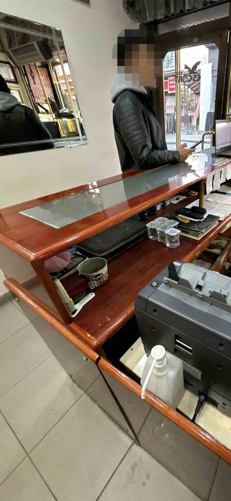 Kırşehir’de sahte altın oyununu kuyumcunun dikkati bozdu