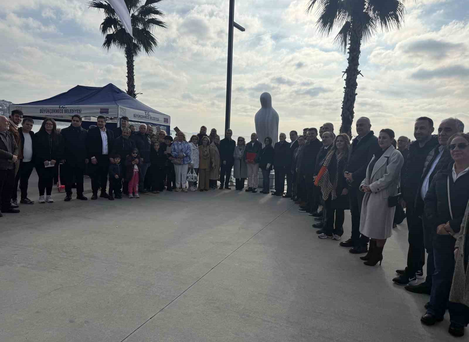 B&uuml;y&uuml;k&ccedil;ekmece Belediyesi&rsquo;nden sosyal tesis ve anıt a&ccedil;ılışı
