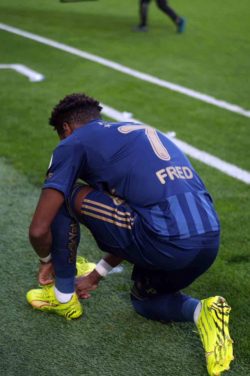 Trendyol S&uuml;per Lig: Ey&uuml;pspor: 0 - Fenerbah&ccedil;e: 0 (Ma&ccedil; devam ediyor)
