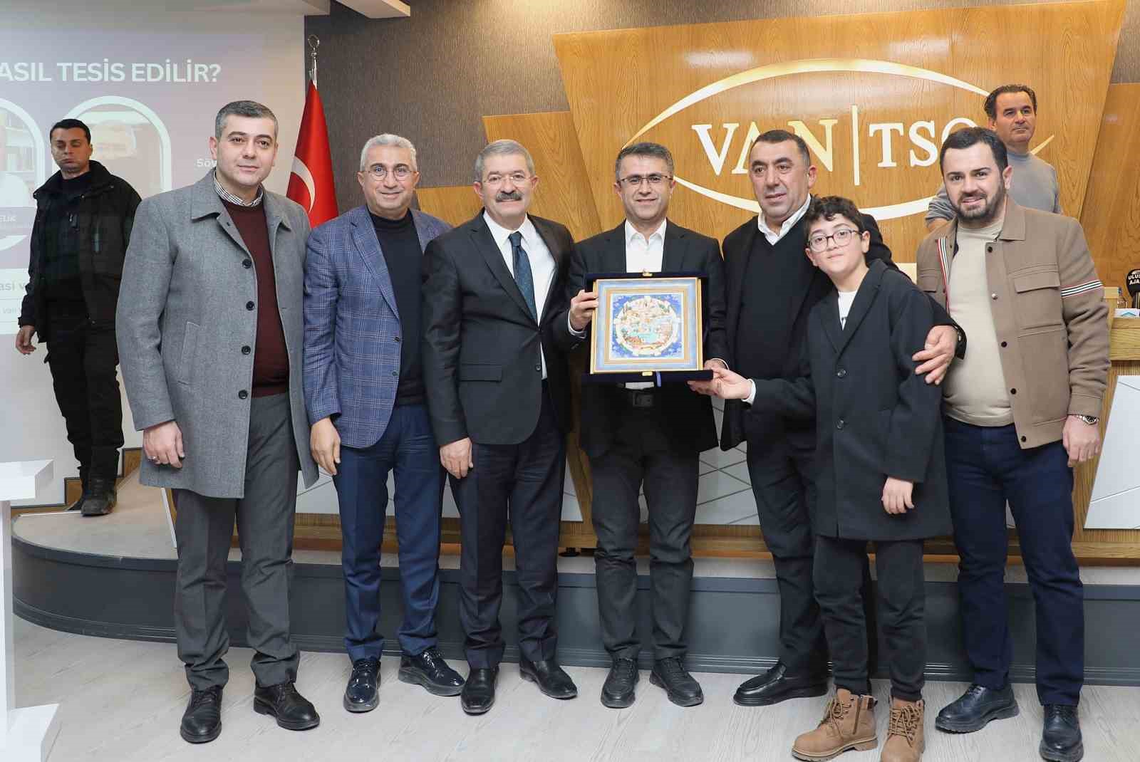 T&uuml;rkiye&rsquo;de barışın toplumsal, siyasal ve ekonomik boyutları masaya yatırıldı
