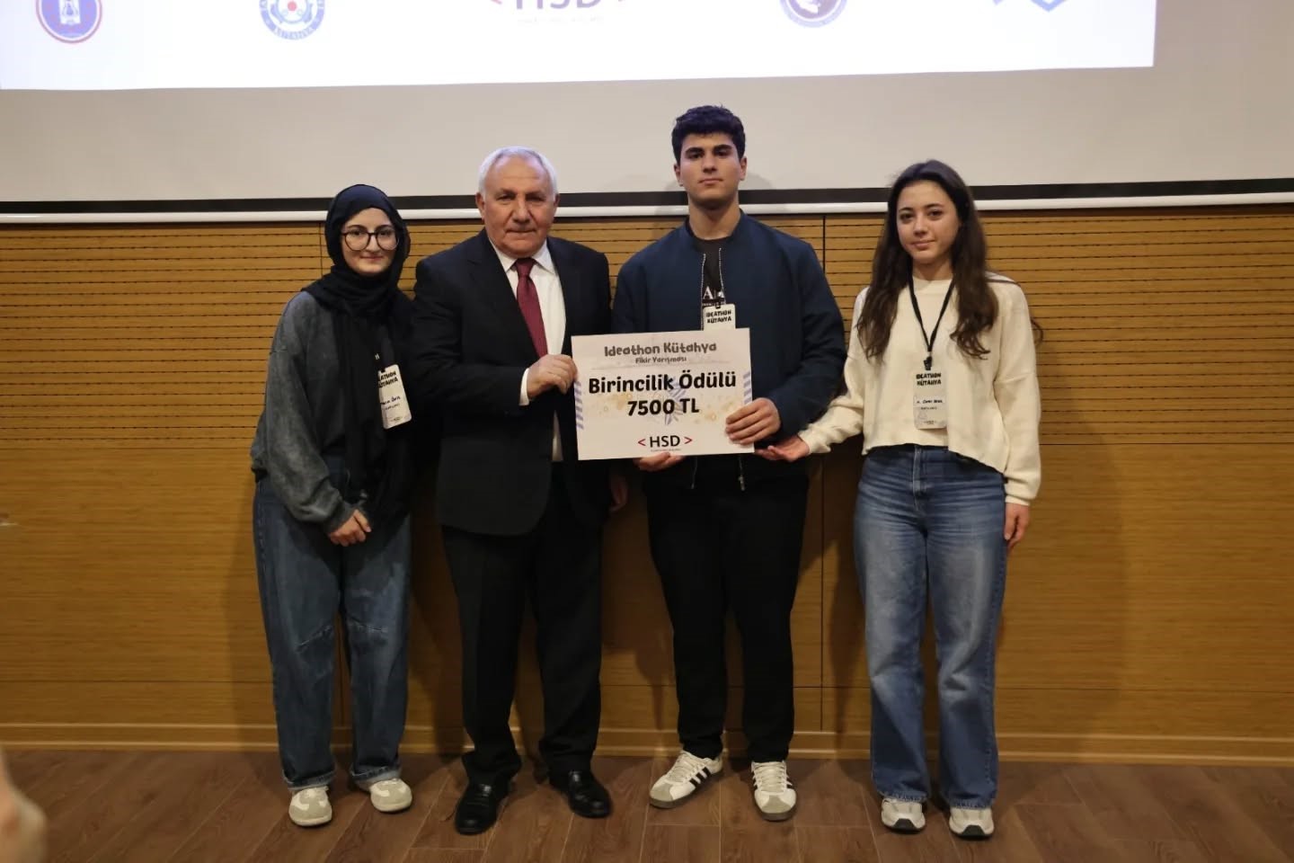 K&uuml;tahya&rsquo;da gen&ccedil; zihinler geleceğe ışık tuttu
