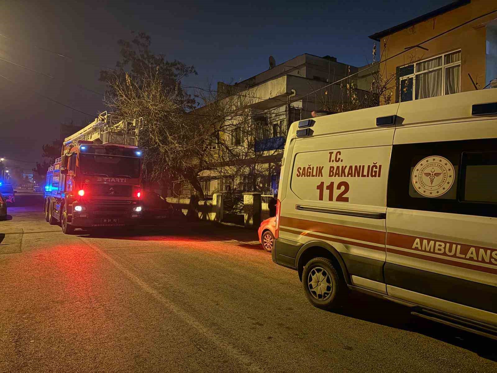 Kayseri&rsquo;de komşuluk &ouml;rneği: Ulaşamadığı komşusundan soğuk havada haber bekledi
