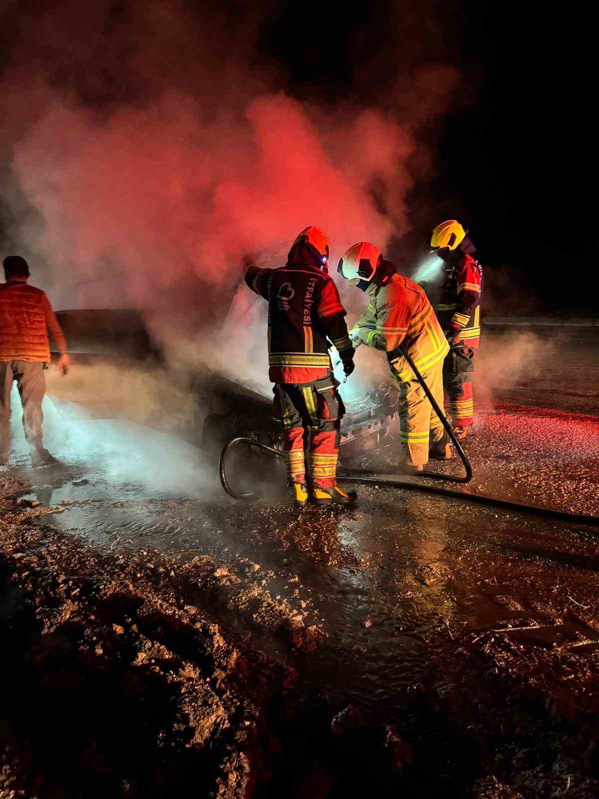 Bandırma-Susurluk karayolunda ara&ccedil; yangını
