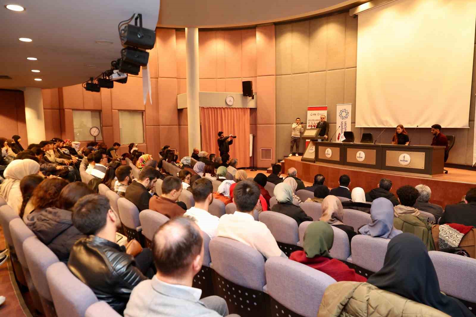 Rekt&ouml;r Prof. Dr. Altun; Uluslararası &Ouml;ğrenci Akademisi&rsquo;nin a&ccedil;ılış dersini verdi
