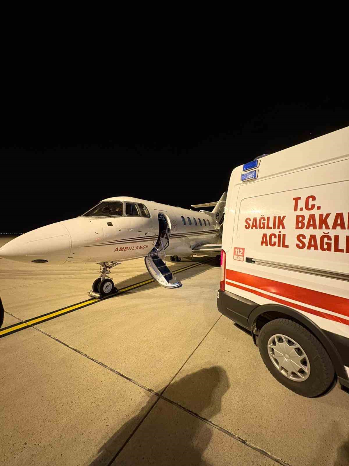 Ağrı&rsquo;da karaciğer yetmezliği gelişen &ccedil;ocuk u&ccedil;ak ambulansla Ankara&rsquo;ya sevk edildi
