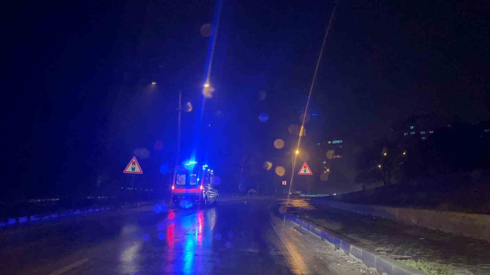 Aynı anda aynı caddede 4 kaza: Başka kaza olmasın diye &ccedil;aba g&ouml;sterdiler
