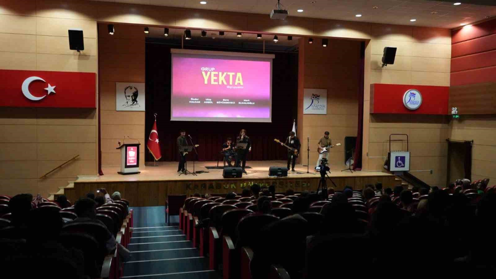 KB&Uuml;&rsquo;de &ouml;ğrenci m&uuml;zik grubu Yekta konser verdi
