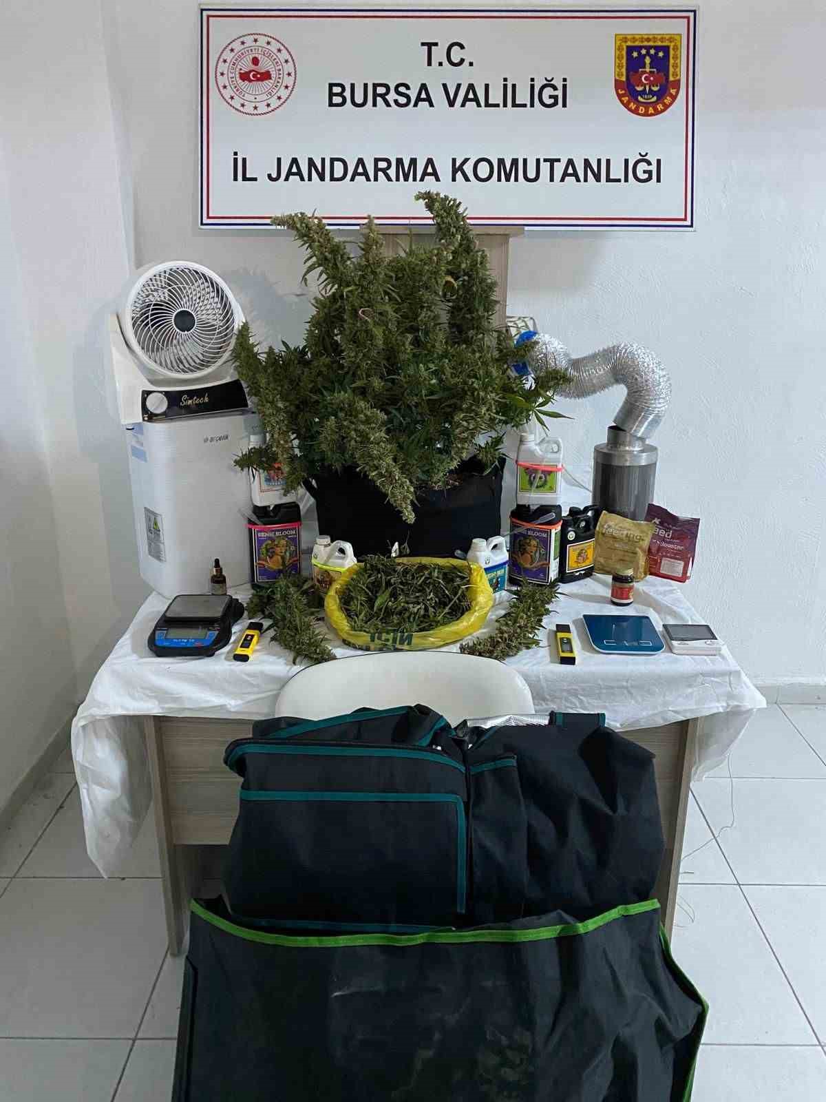 Bursa&rsquo;da narkotik operasyonları: Zehir tacirlerine darbe &uuml;st&uuml;ne darbe
