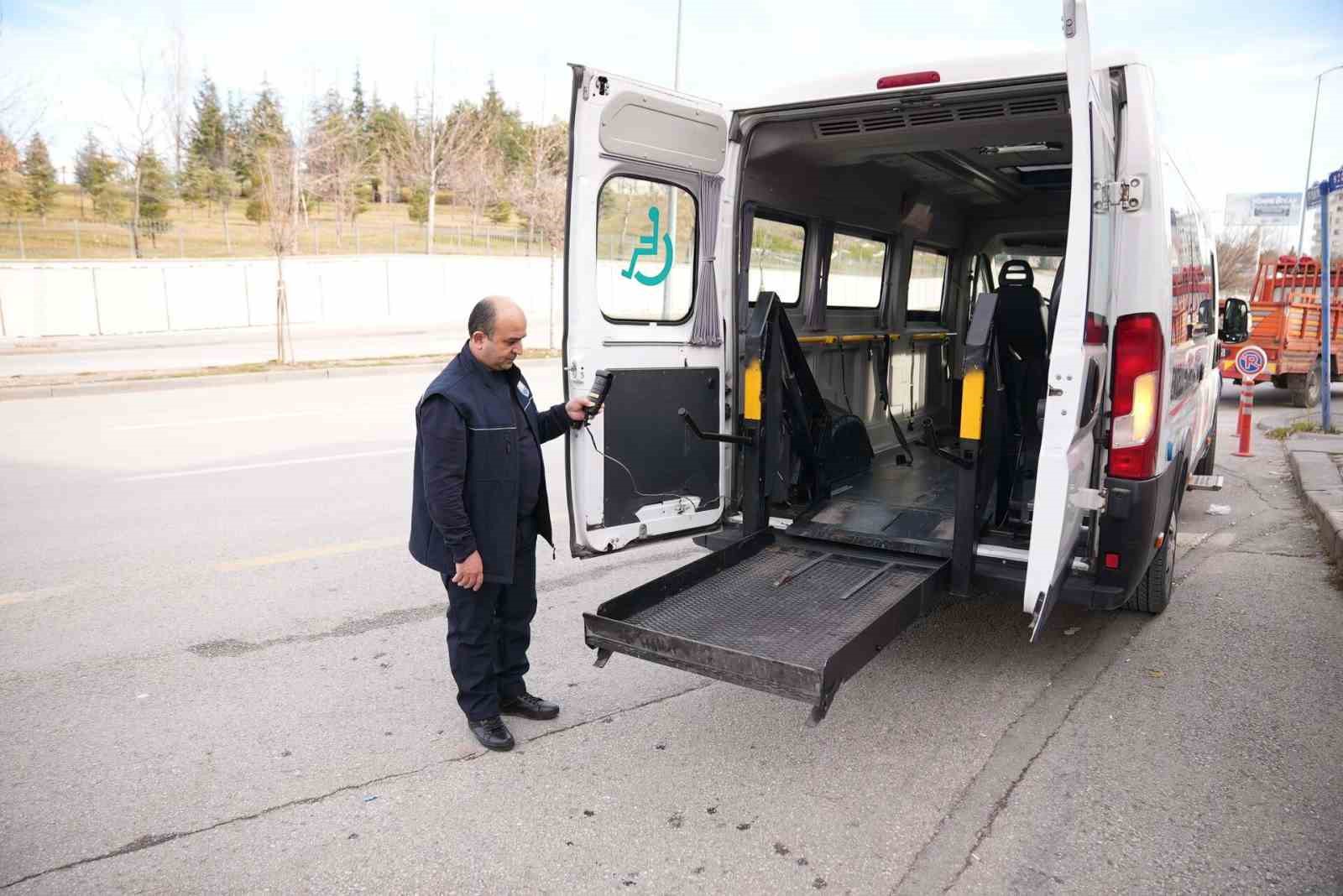G&ouml;lbaşı Belediyesinden engelli ve hasta vatandaşlara &uuml;cretsiz nakil hizmeti
