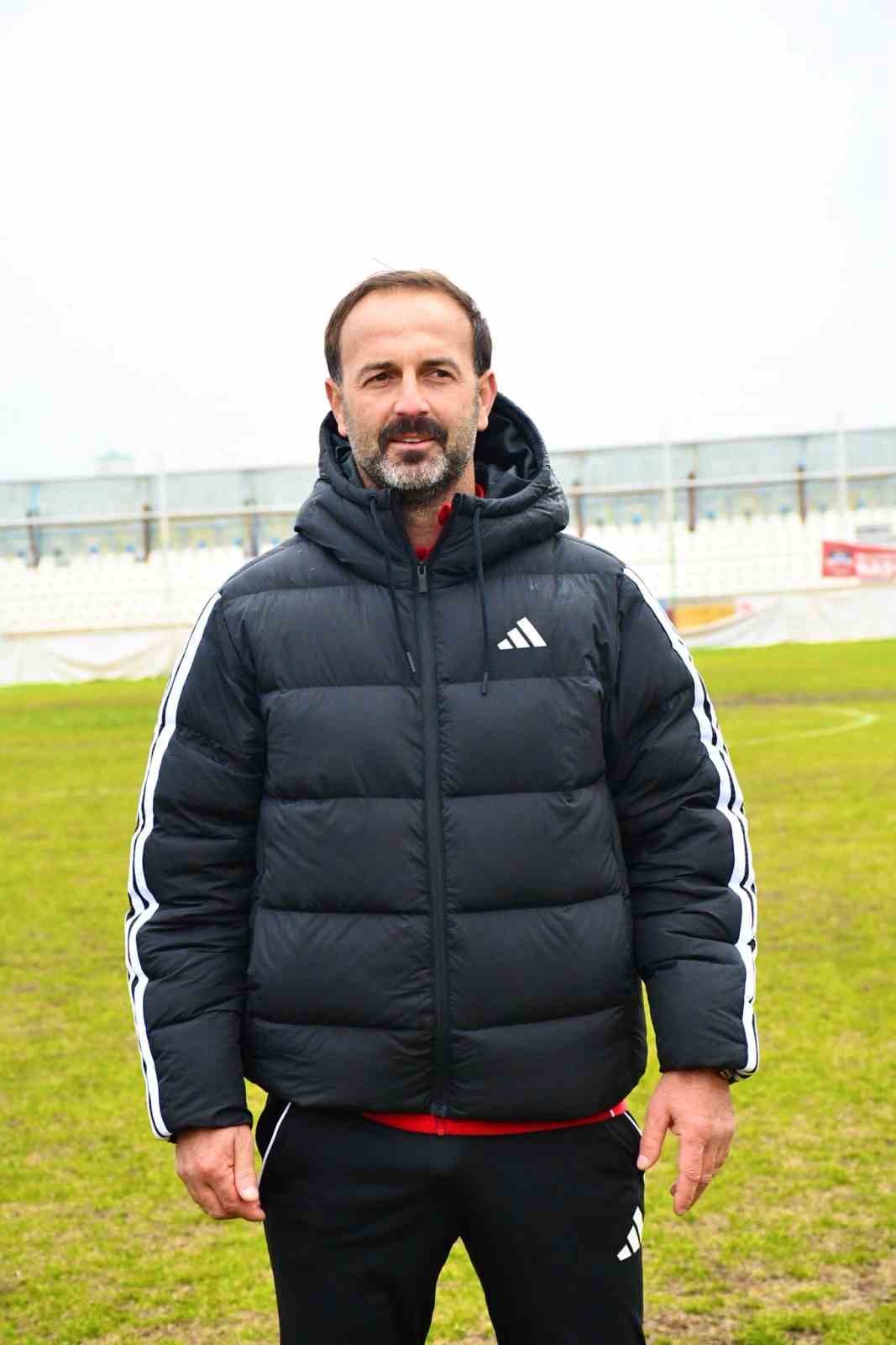 Erciyes 38 FK Teknik Direkt&ouml;r Adem &Ccedil;ak: "Hi&ccedil;bir bahaneye sığınmadan &ccedil;ıkıp 3 puanımızı aldık"
