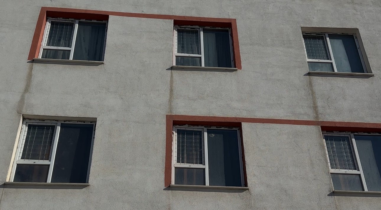 Y&uuml;ksekova&rsquo;da &ouml;rnek uygulama: Okulun pencereleri g&uuml;venli hale getirildi
