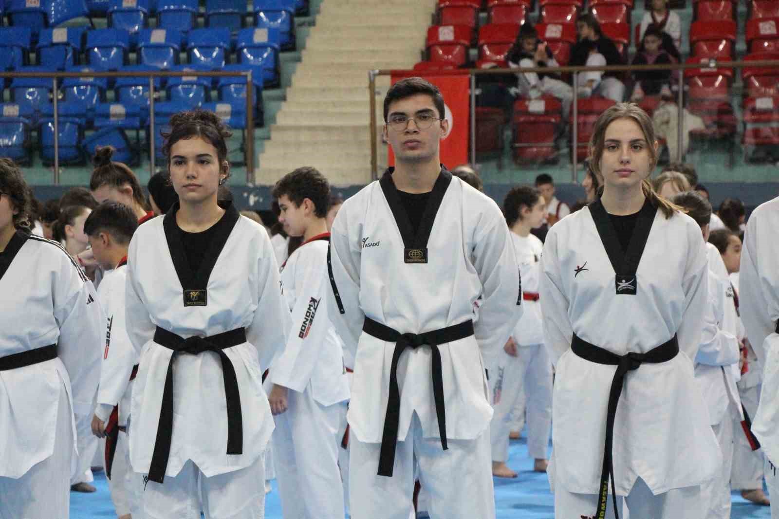 Taekwondo siyah kuşak terfi sınavları D&uuml;zce&rsquo;de yapıldı
