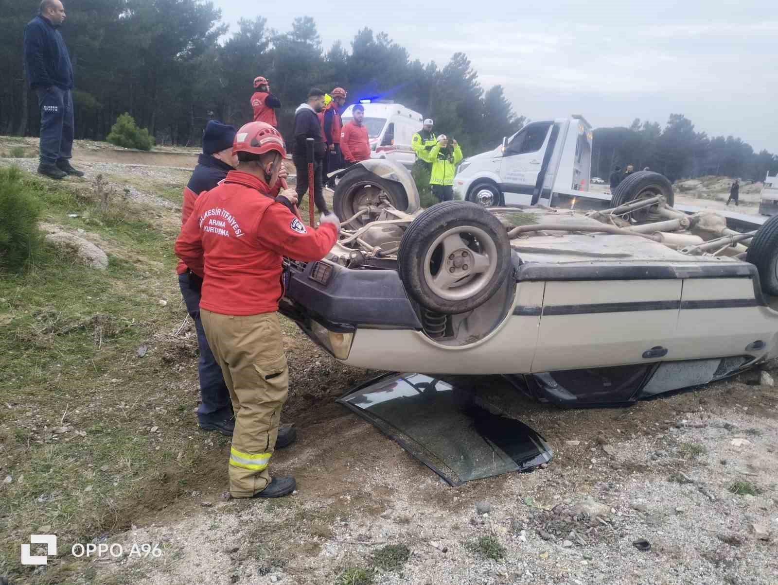 Kazdağları&rsquo;nda kontrolden &ccedil;ıkan otomobil şarampole devrildi: 4 yaralı
