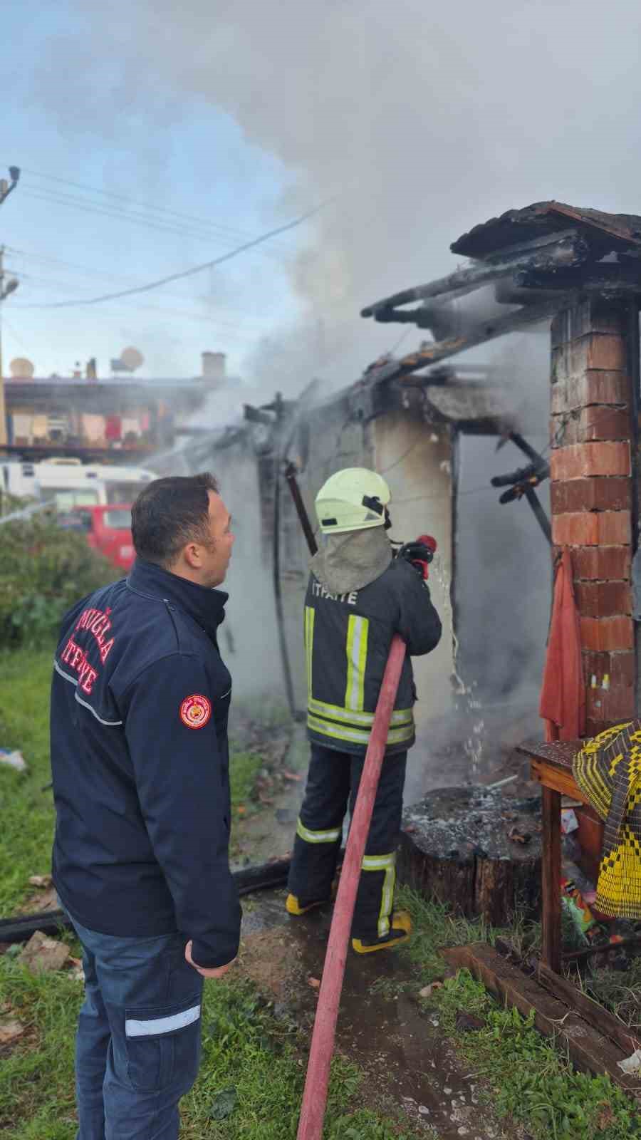 Fethiye&rsquo;de ev yangınında yaralanan 92 yaşındaki kadın hayatını kaybetti
