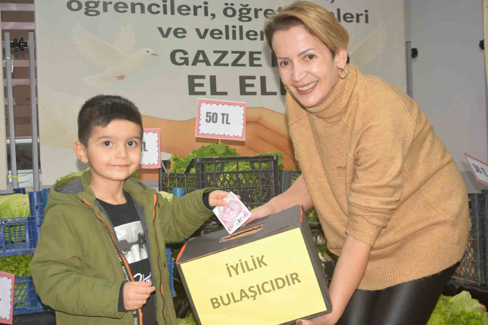 Ordu&rsquo;da miniklerin kurduğu pazarın gelirleri Gazze&rsquo;ye bağışlandı
