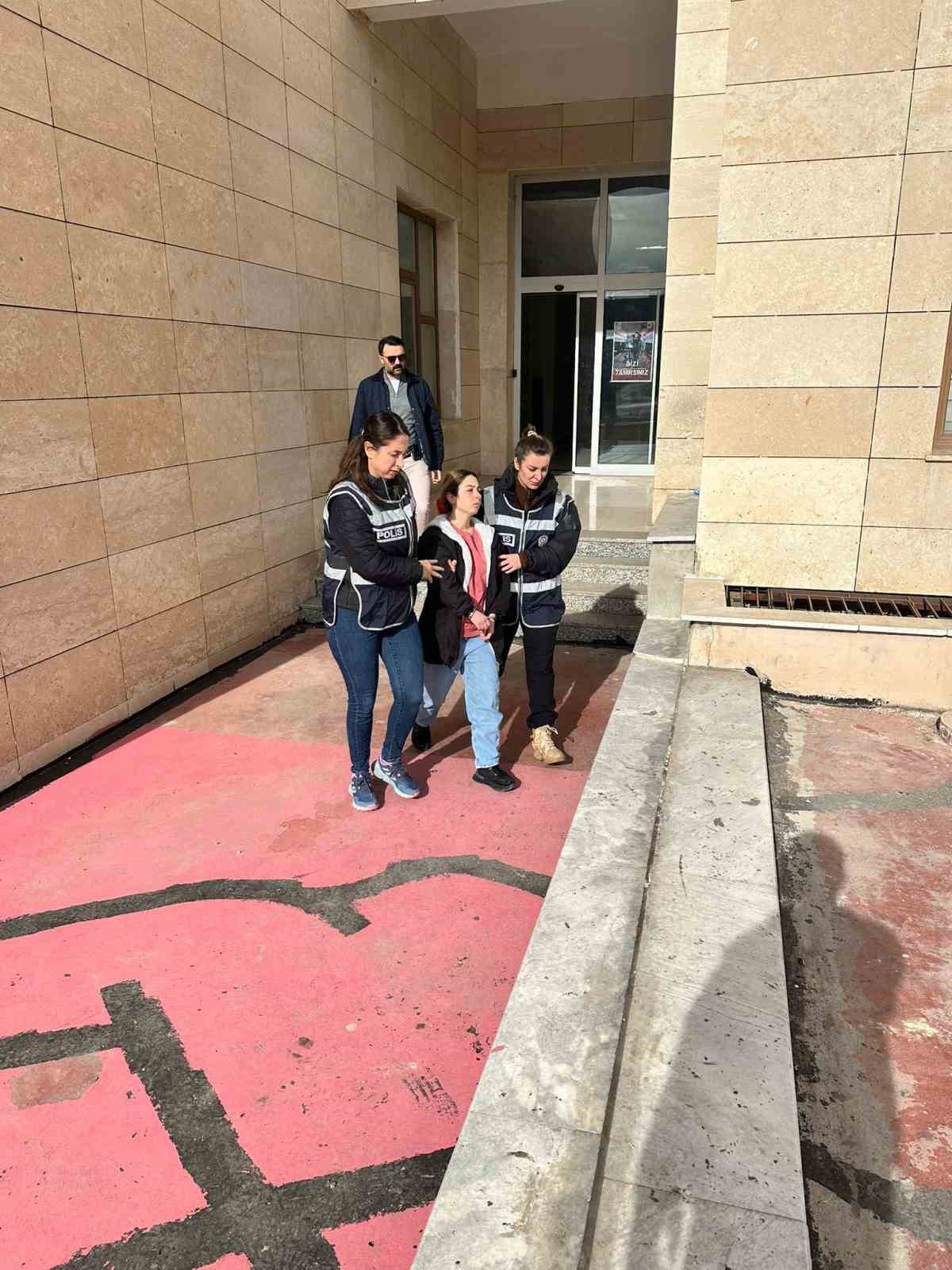 Siirt&rsquo;te &ouml;ld&uuml;r&uuml;len kadının &ccedil;alınan altınlarının kuyumcuda bozulduğu anlar kameraya yansıdı
