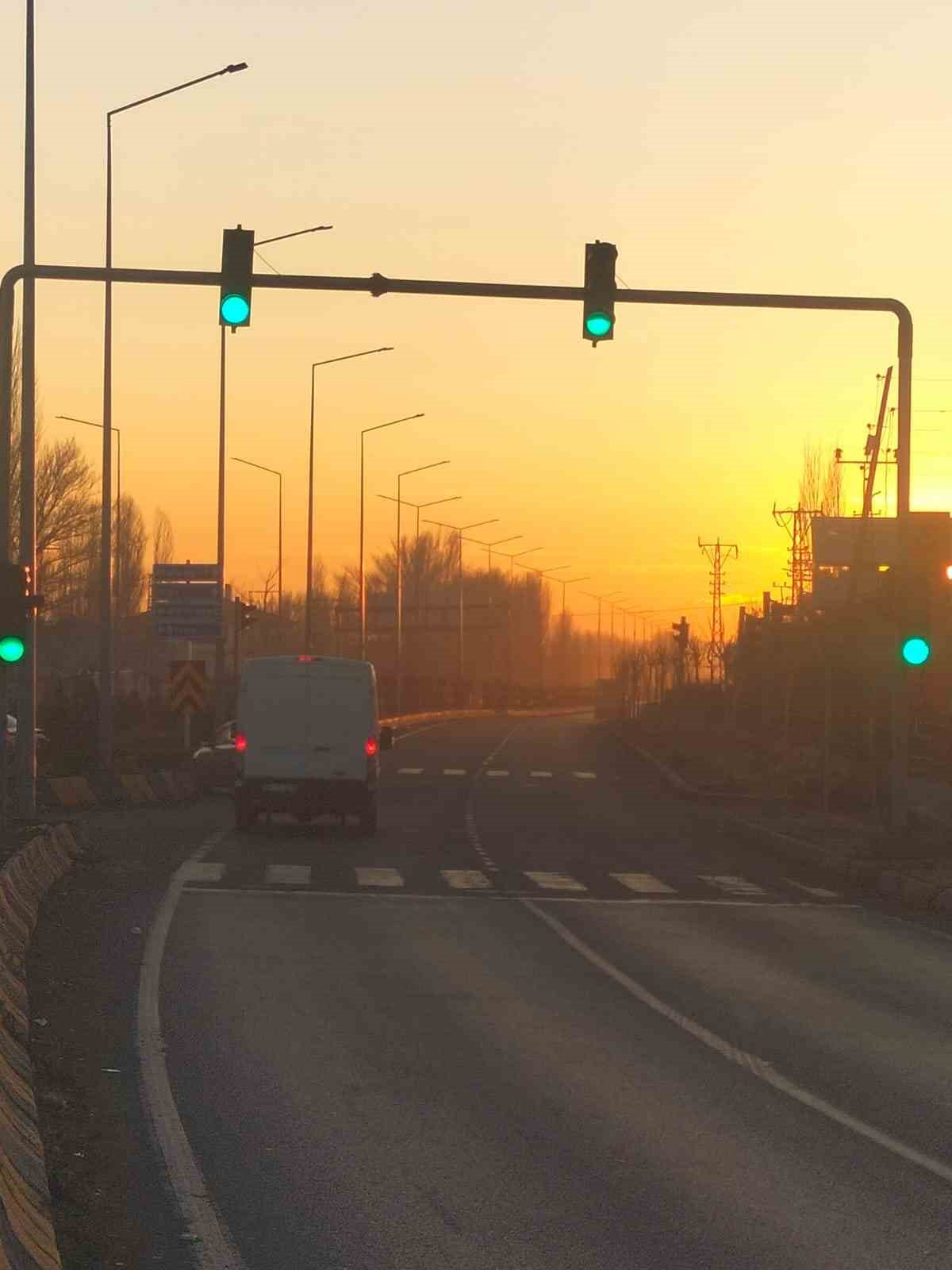 Patnos&rsquo;ta trafik ışıkları yeniden faaliyete ge&ccedil;ti
