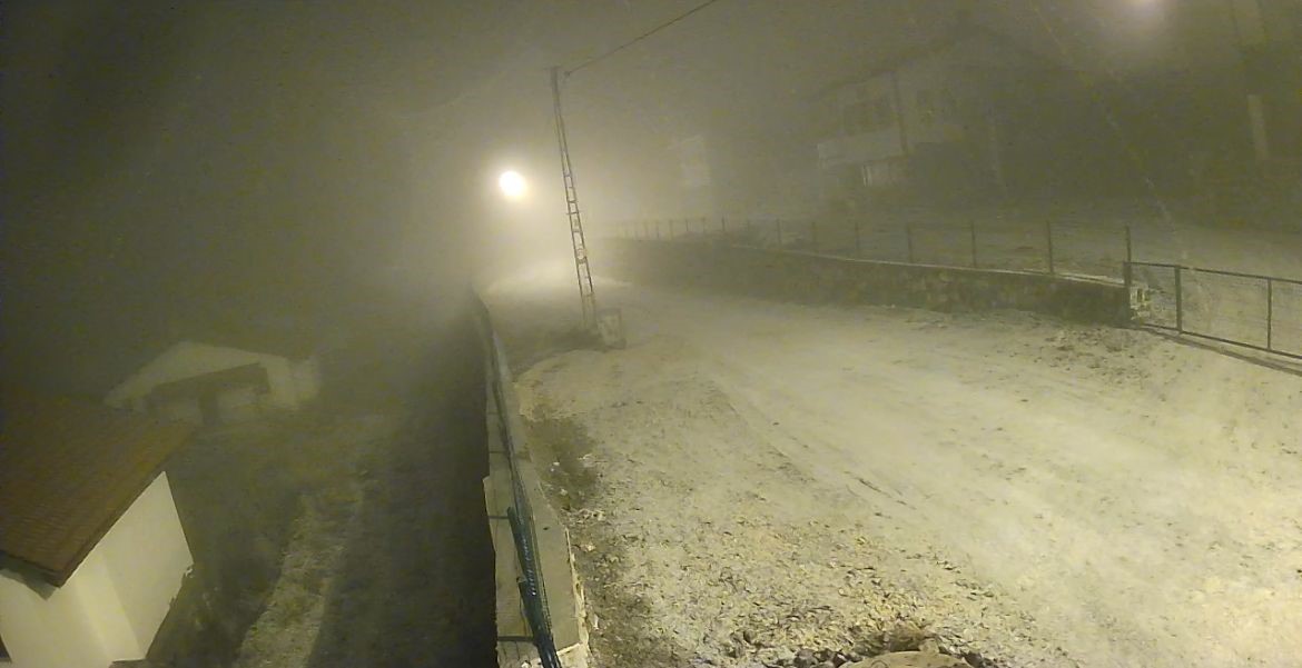 Beypazarı&rsquo;nın y&uuml;ksek kesimlerinde kar yağışı etkili oldu
