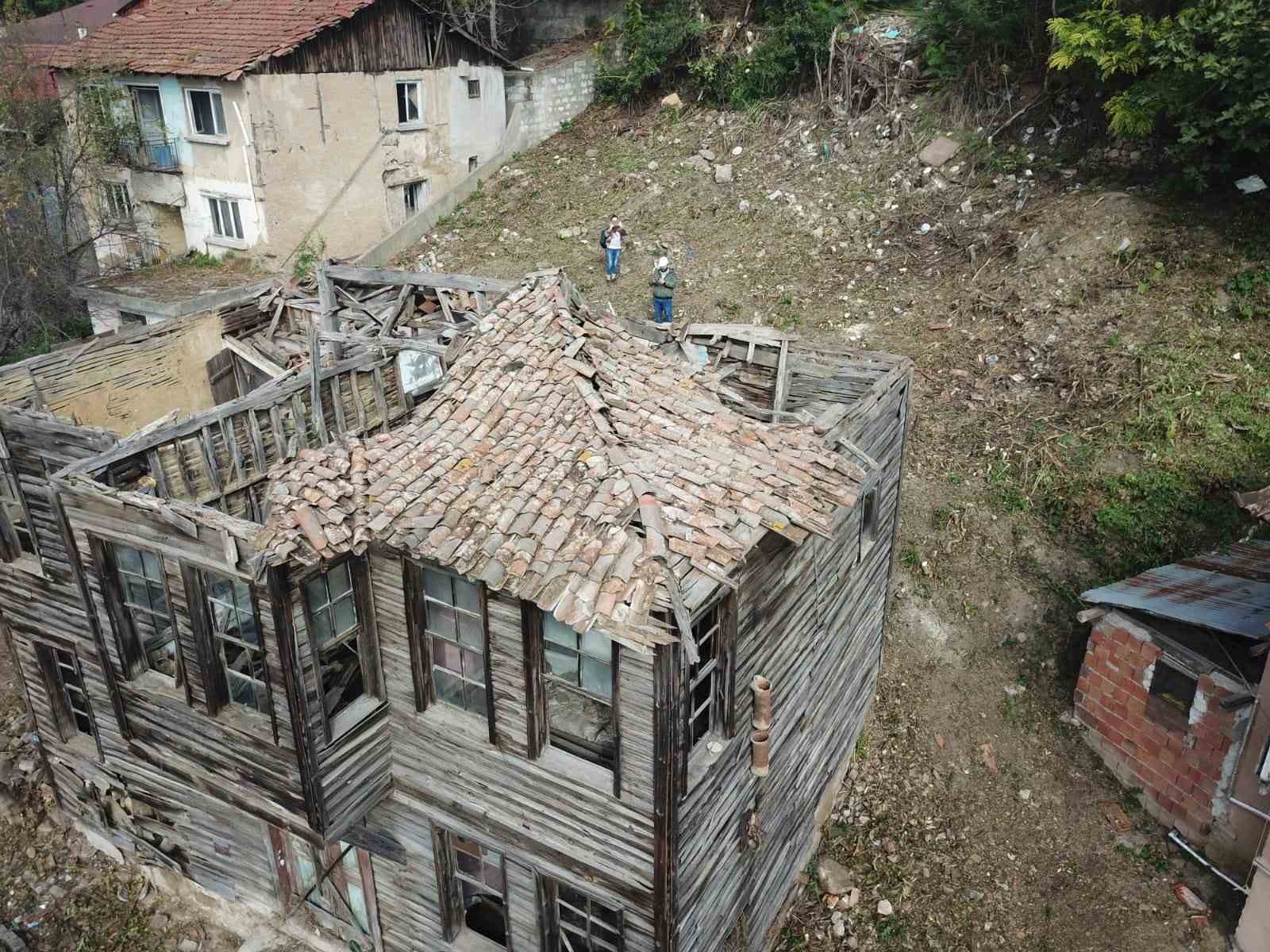 Yeşil&ccedil;am efsanesinin evi "yılan hikayesine" d&ouml;nd&uuml;

