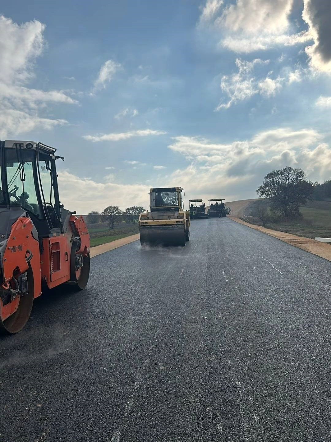 Nil&uuml;fer&rsquo;deki &ccedil;ile sona erdi...&Ccedil;amlık Bulvarı asfaltlandı
