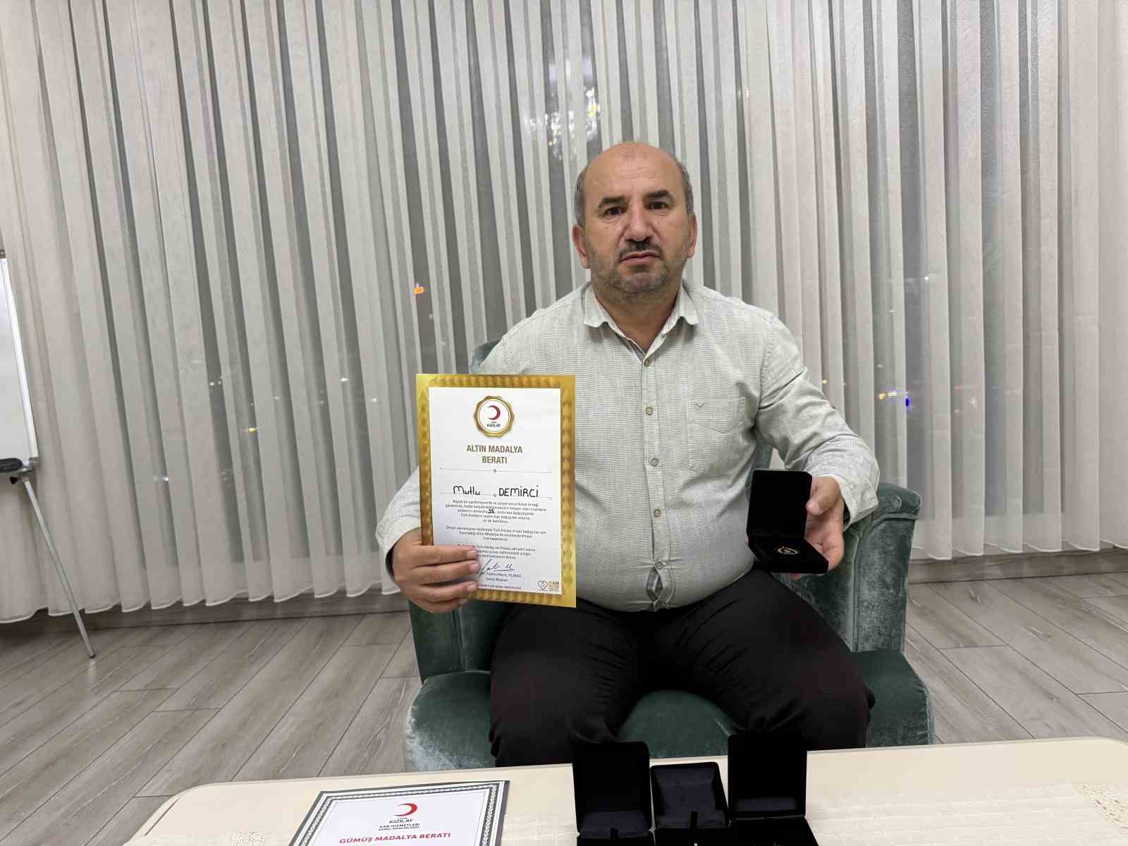 Hastayken kana ihtiyaç duydu, 3 ayda bir kan vermeye başladı