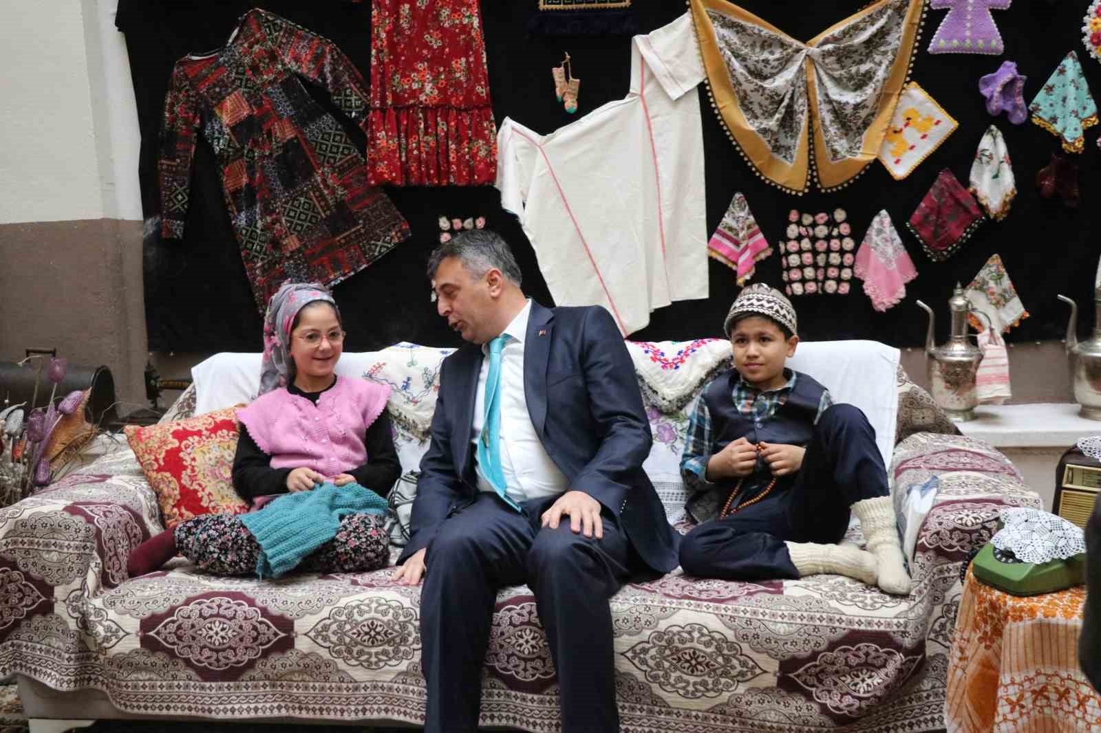 Bu kareler film setinden değil, ilkokuldan
