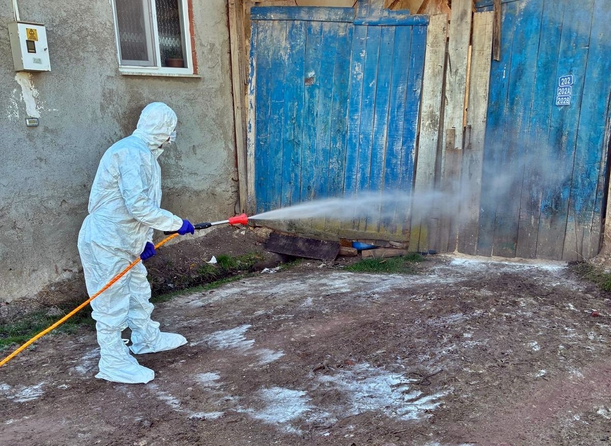 &Ccedil;avdarhisar&rsquo;da hayvan işletmelerinde salgın hastalıklara karşı dezenfeksiyon
