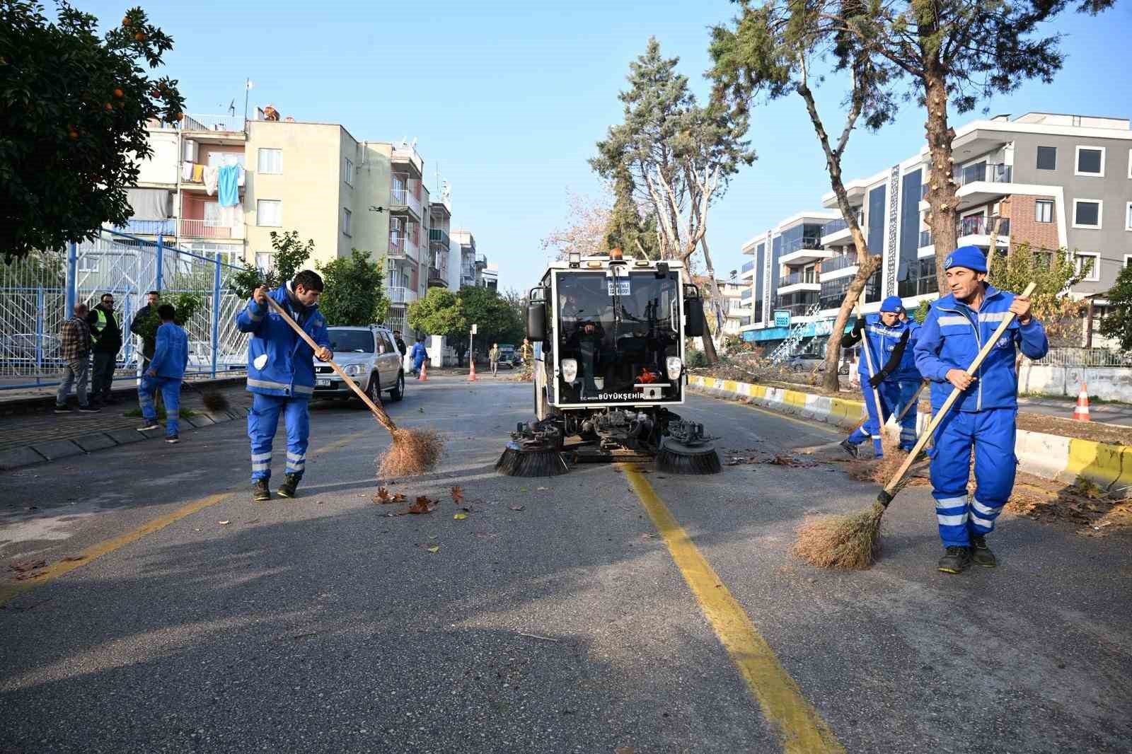 Aydın B&uuml;y&uuml;kşehir Belediyesi Efeler&rsquo;de &ccedil;alışmalarını s&uuml;rd&uuml;r&uuml;yor

