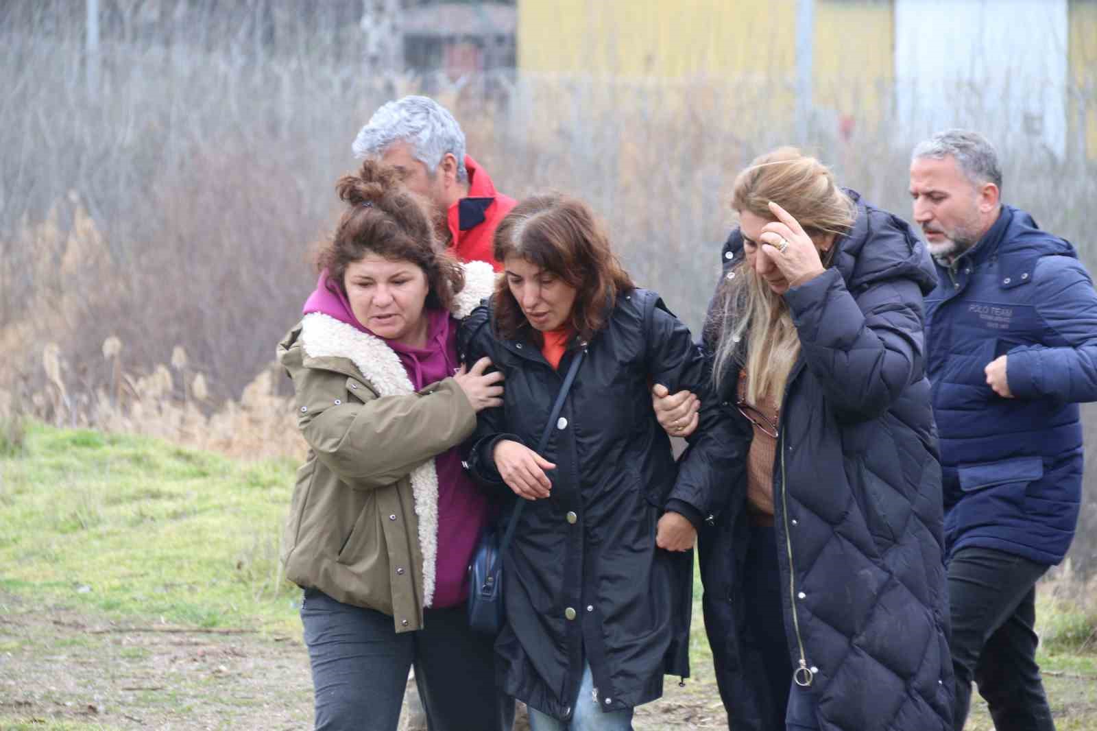 Arandığı yerden 2 kilometre &ouml;tede bulunan &ouml;ğretmenin cenazesi otopsi i&ccedil;in morga kaldırıldı
