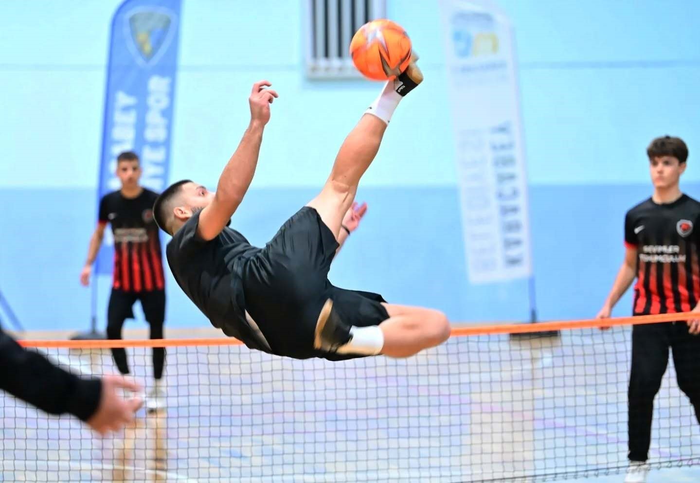 Karacabey&rsquo;de ayak tenisi şampiyonu Karaca
