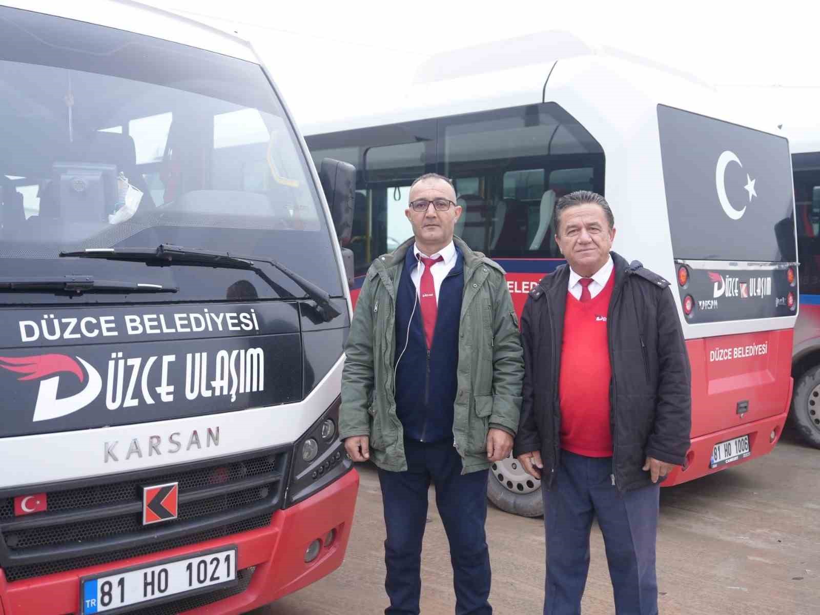 Otob&uuml;s şof&ouml;rlerinin duyarlılığı ara&ccedil; i&ccedil;i kamerasına yansıdı
