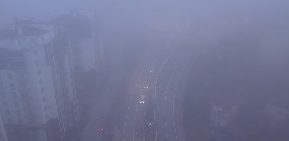 Kocaeli&rsquo;de sis bulutları arasında kartpostallık g&ouml;r&uuml;nt&uuml;ler
