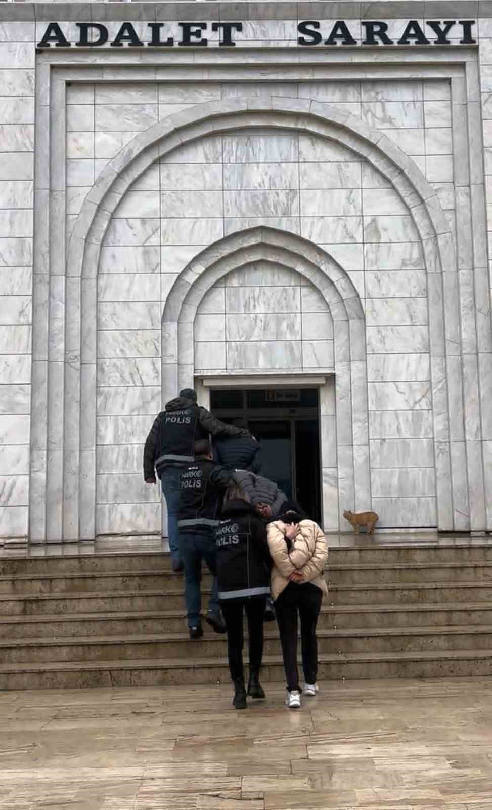 Yeni yıl &ouml;ncesi uyuşturucu operasyonlarında 6 tutuklama
