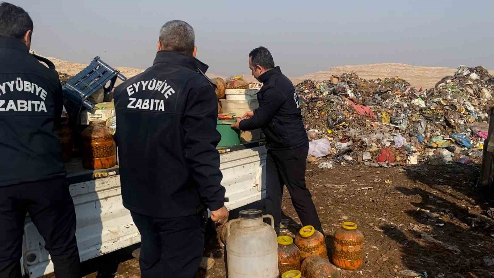 Şanlıurfa&rsquo;da bakkalda yapılan denetimlerde şoke eden g&ouml;r&uuml;nt&uuml;ler
