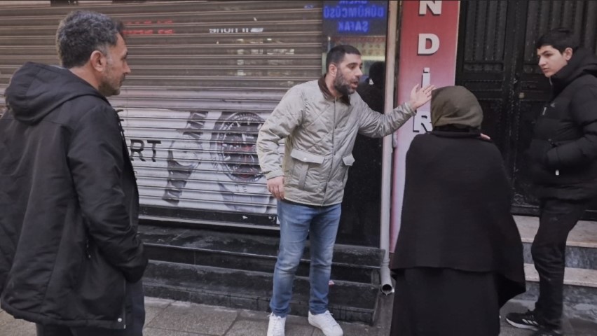 Sultangazi&rsquo;de kuyumcu vurgunu: Altınları alıp kayıplara karıştı