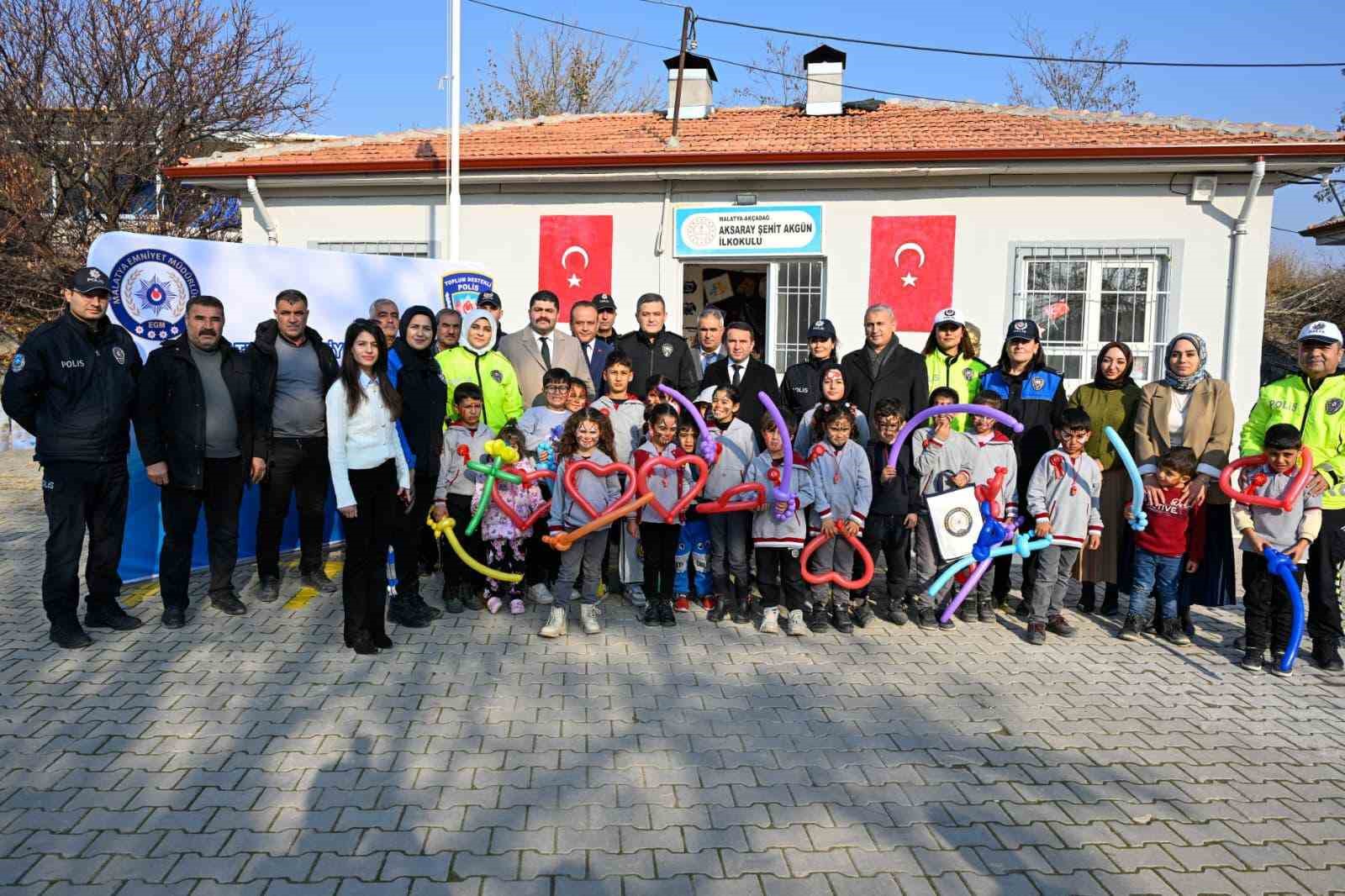 Malatya Emniyeti minik kalplere dokundu
