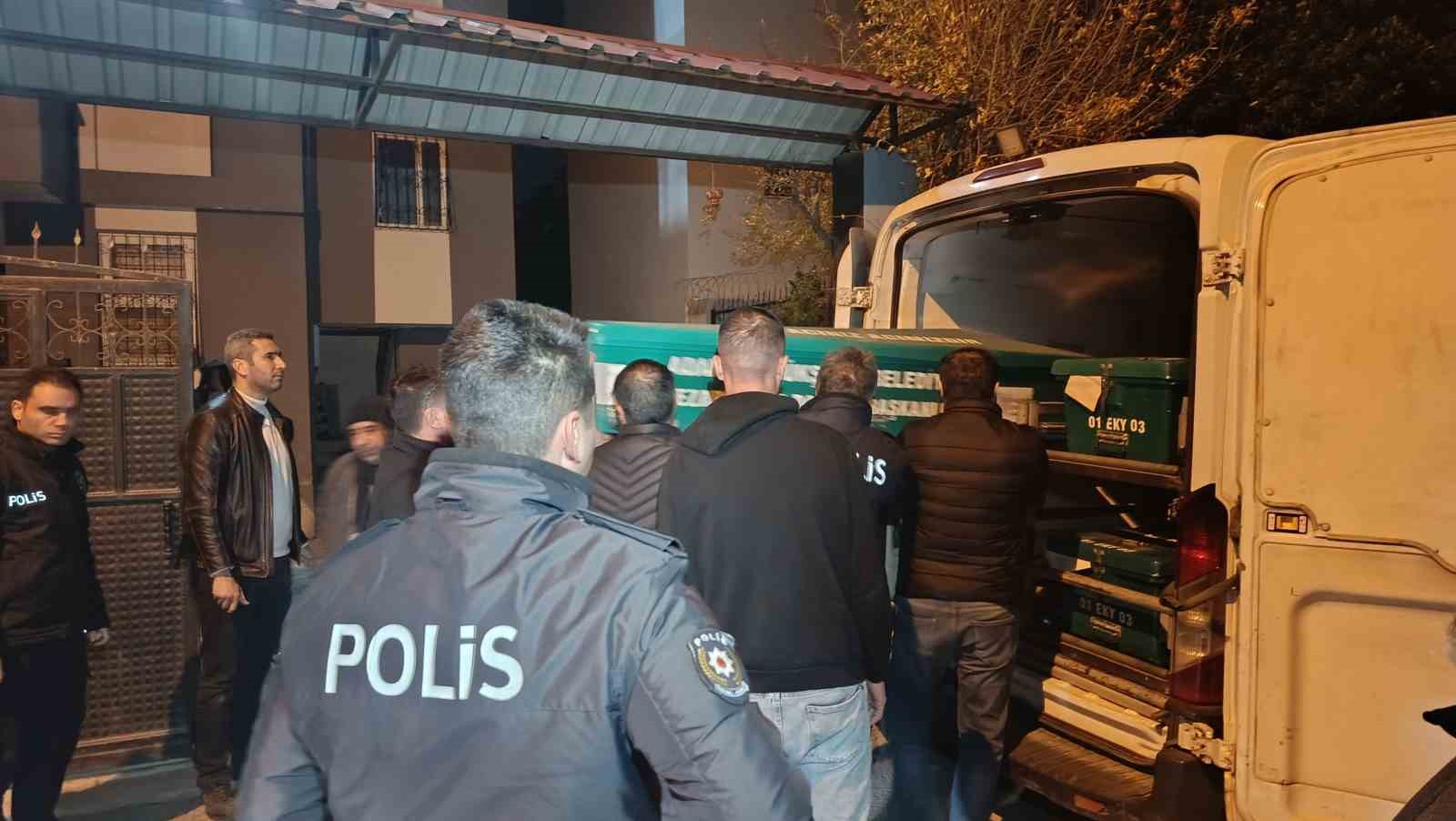 Adana&rsquo;da kan donduran olay: Baba, &ccedil;ocuklarını &ouml;ld&uuml;r&uuml;p intihar etti
