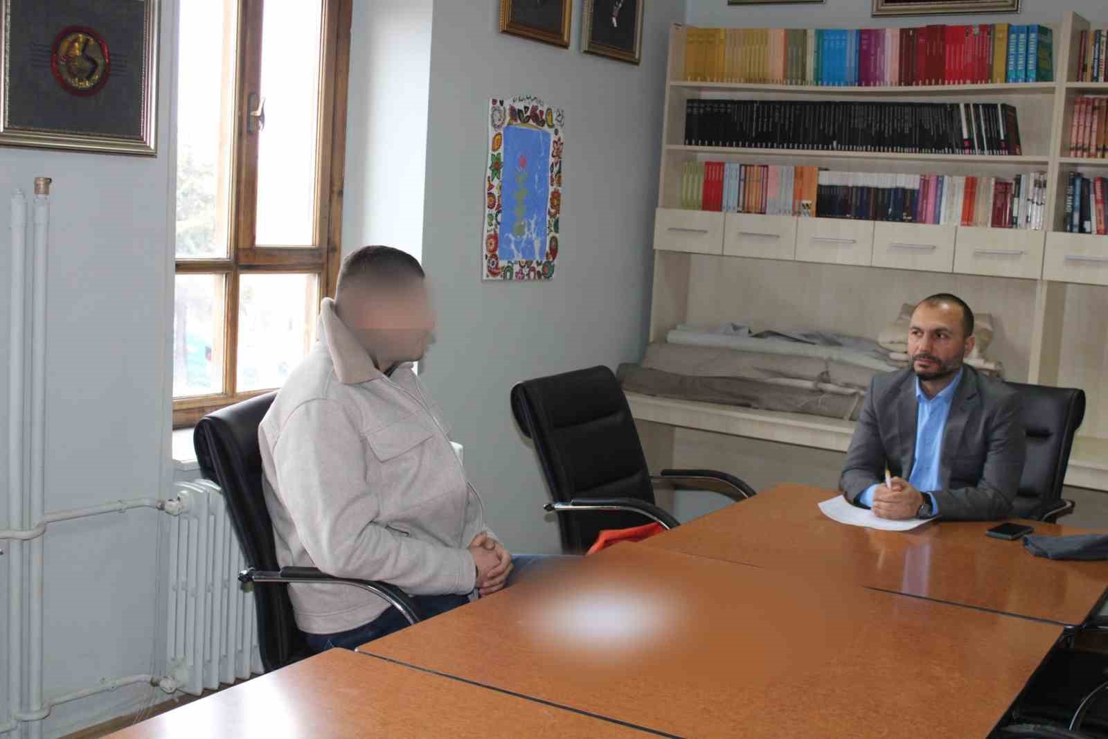 Y&uuml;k&uuml;ml&uuml;ler &ouml;zge&ccedil;miş hazırlamayı ve m&uuml;lakat tekniklerini &ouml;ğrendi
